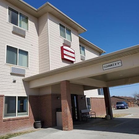 The Edgewood Hotel And Suites Fairbury 외부 사진