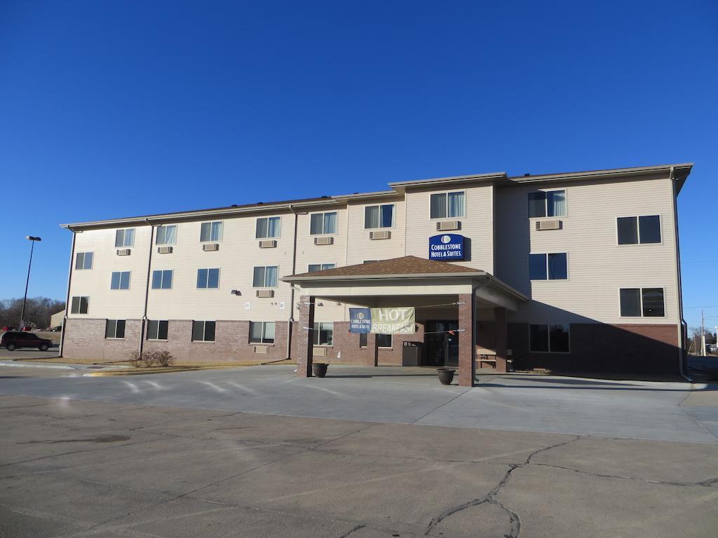 The Edgewood Hotel And Suites Fairbury 외부 사진
