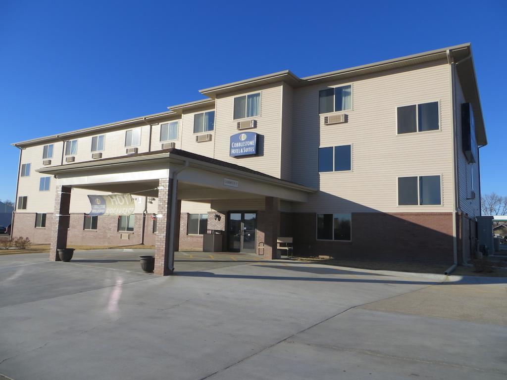 The Edgewood Hotel And Suites Fairbury 외부 사진