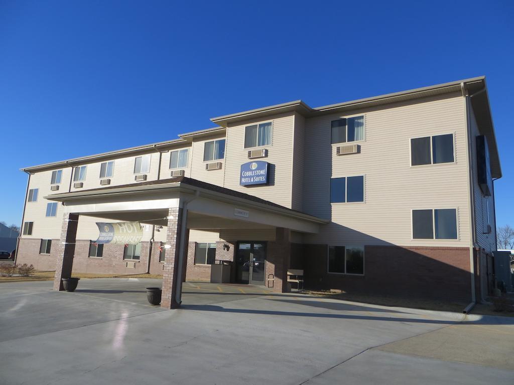 The Edgewood Hotel And Suites Fairbury 외부 사진