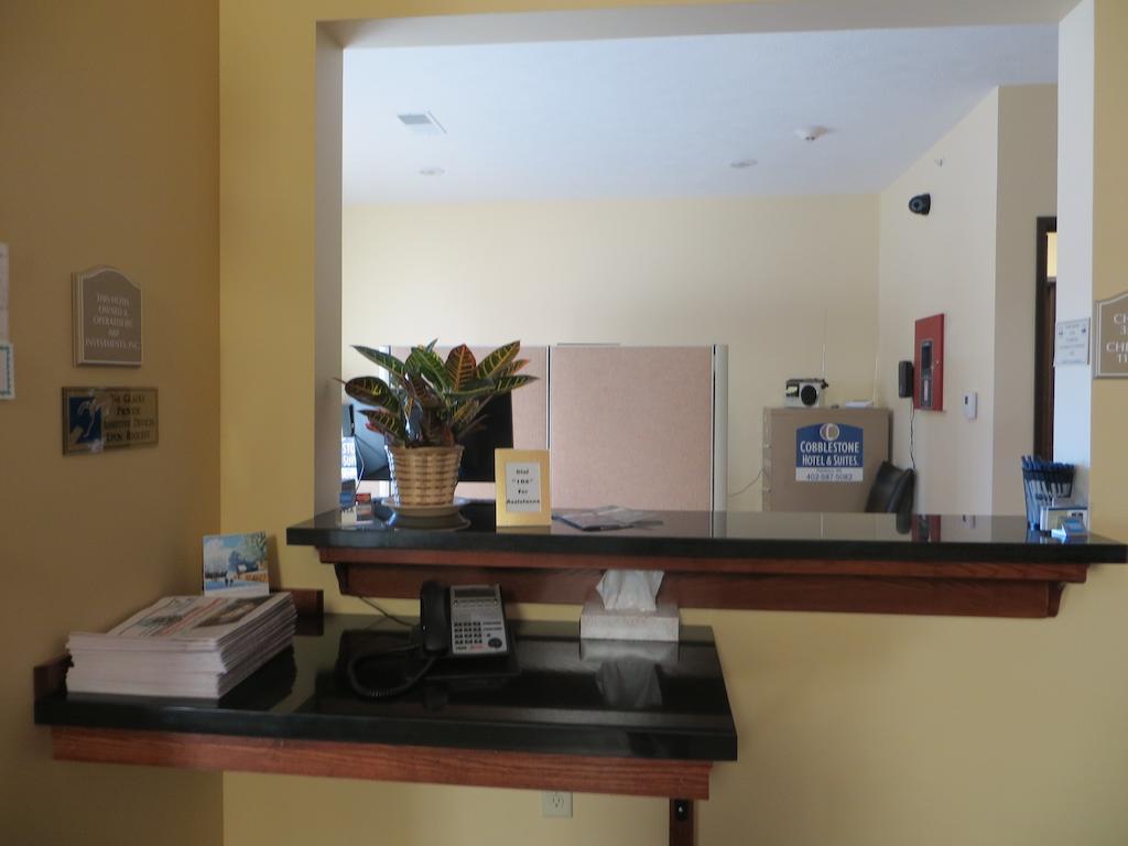 The Edgewood Hotel And Suites Fairbury 외부 사진