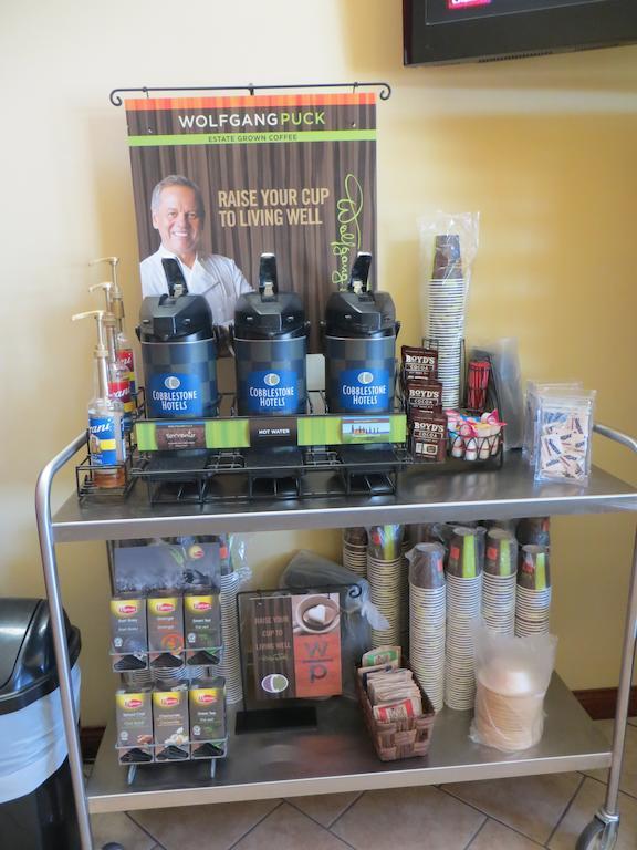 The Edgewood Hotel And Suites Fairbury 외부 사진