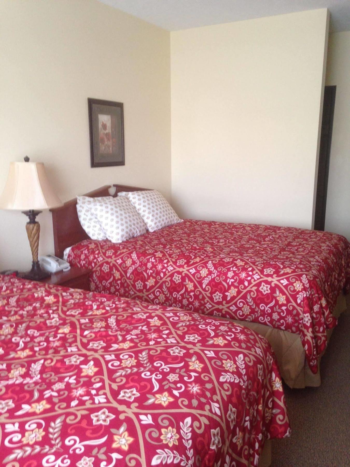 The Edgewood Hotel And Suites Fairbury 외부 사진