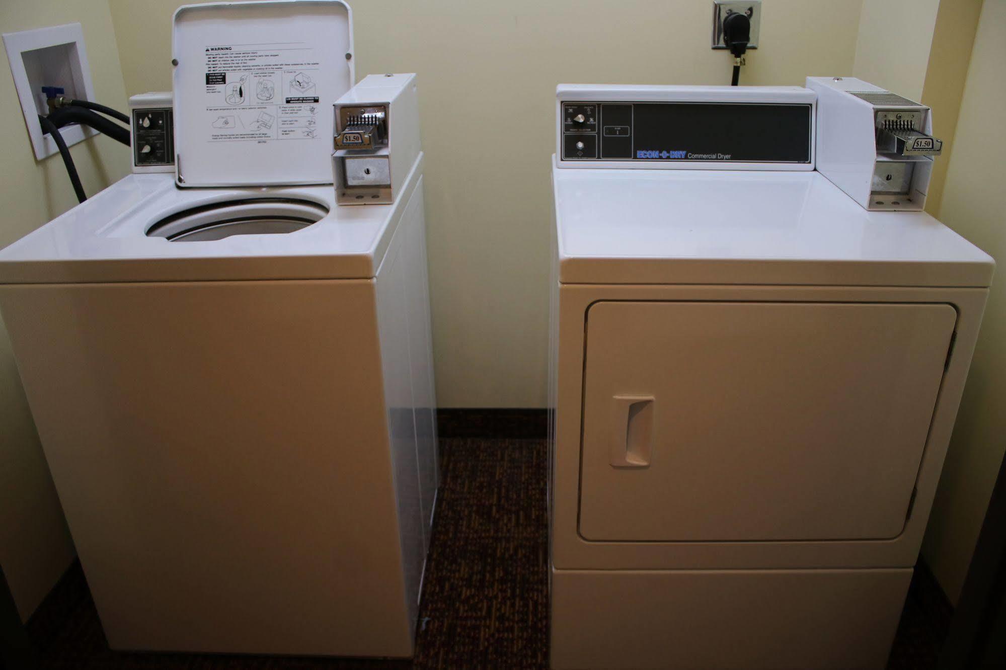 The Edgewood Hotel And Suites Fairbury 외부 사진
