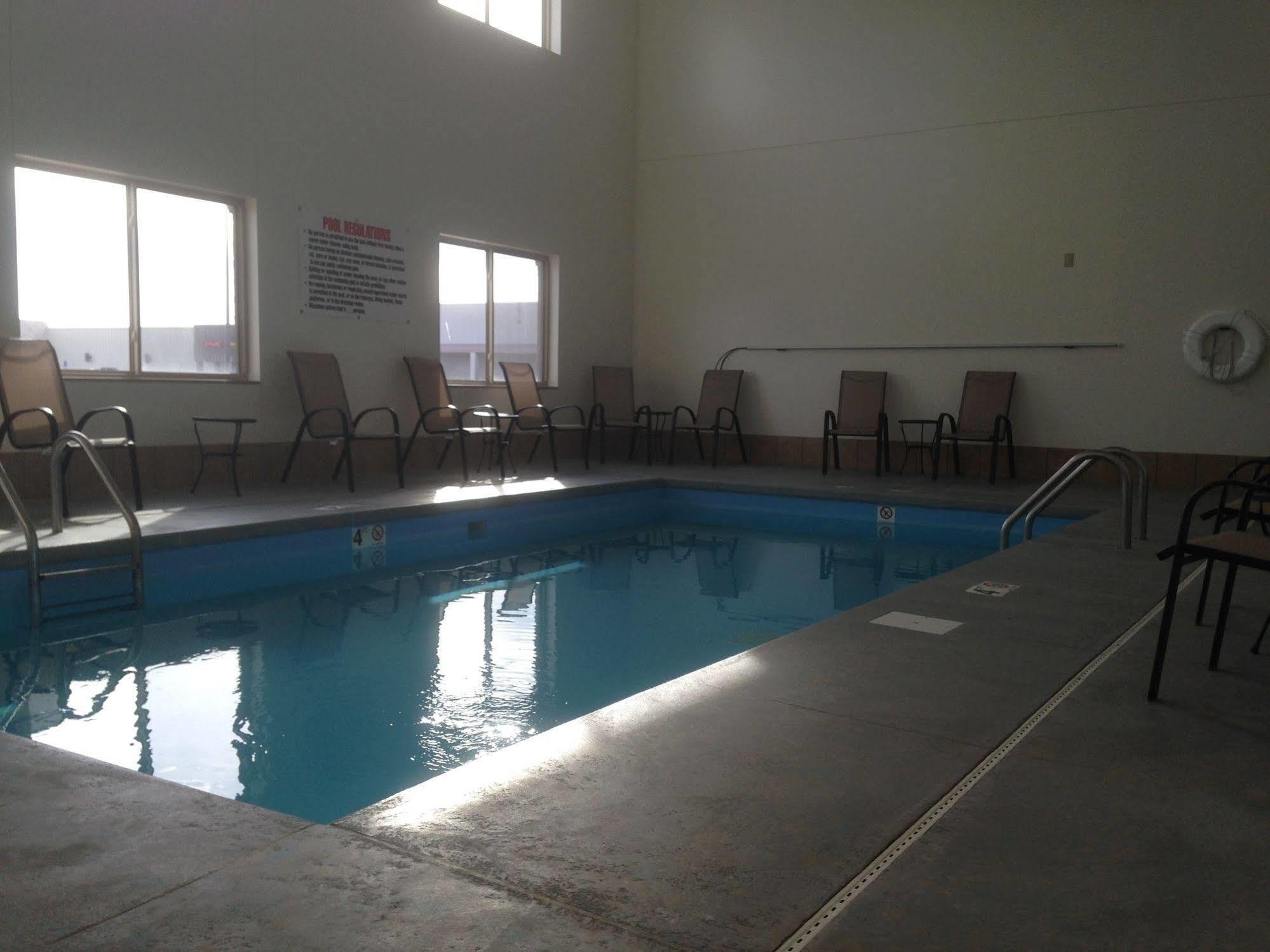 The Edgewood Hotel And Suites Fairbury 외부 사진