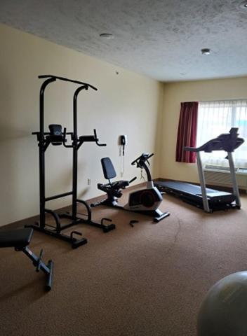 The Edgewood Hotel And Suites Fairbury 외부 사진