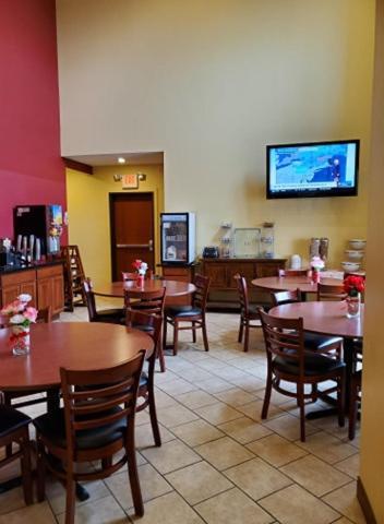 The Edgewood Hotel And Suites Fairbury 외부 사진